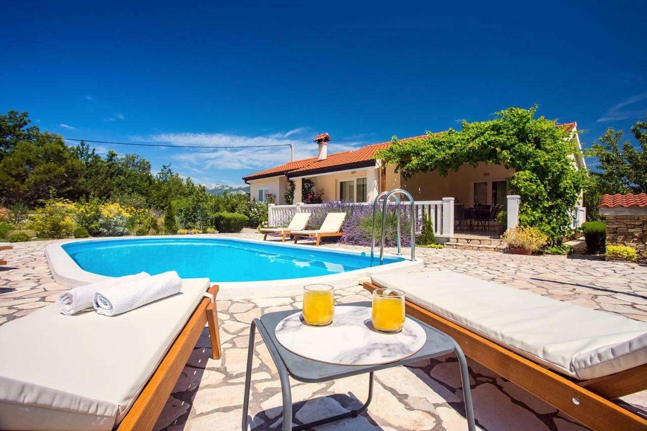 Villa Ana - 3 Bedroom Villa With Private Pool And Unspoiled Natural Environment Kučiće Dış mekan fotoğraf