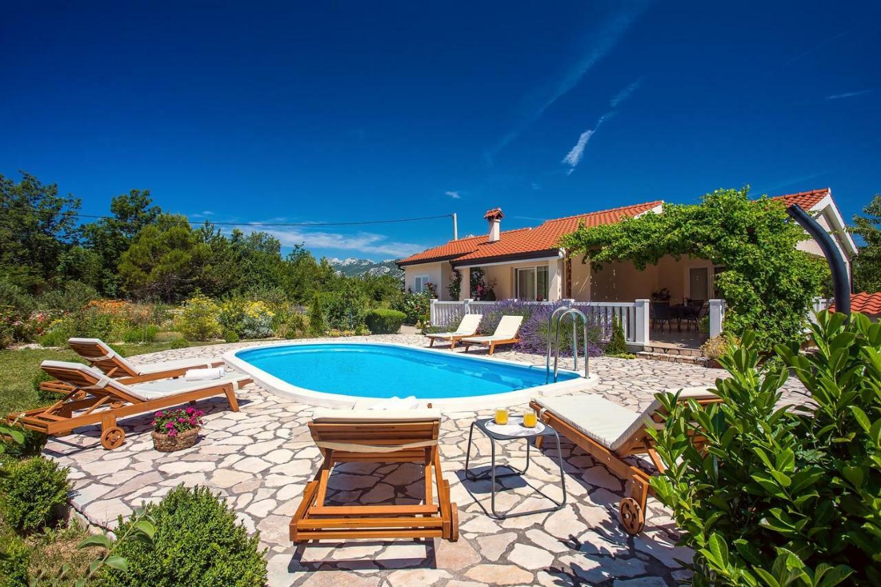 Villa Ana - 3 Bedroom Villa With Private Pool And Unspoiled Natural Environment Kučiće Dış mekan fotoğraf