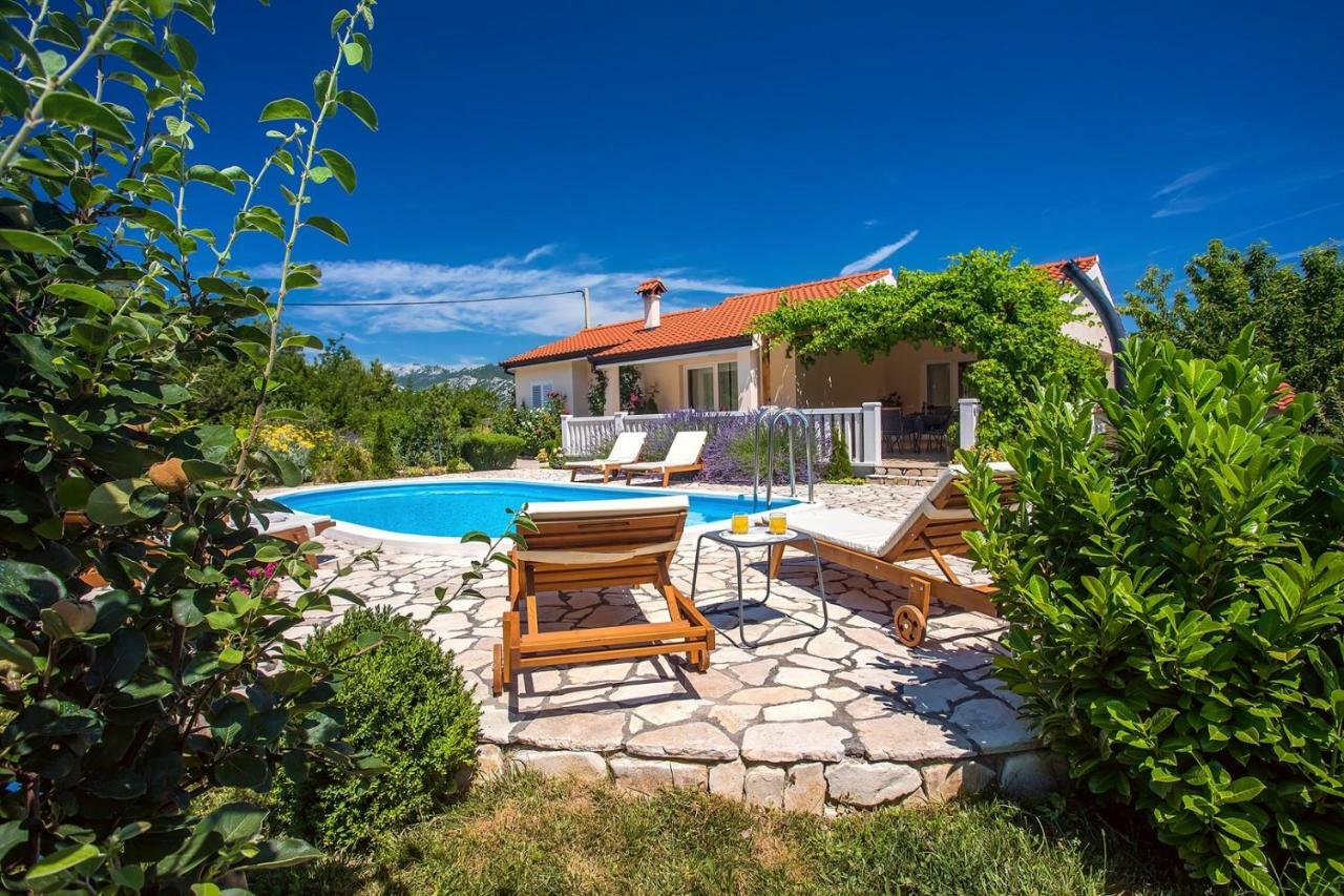 Villa Ana - 3 Bedroom Villa With Private Pool And Unspoiled Natural Environment Kučiće Dış mekan fotoğraf